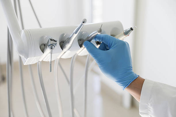Professional Tooth Extraction technician working in Sandy Oaks, TX